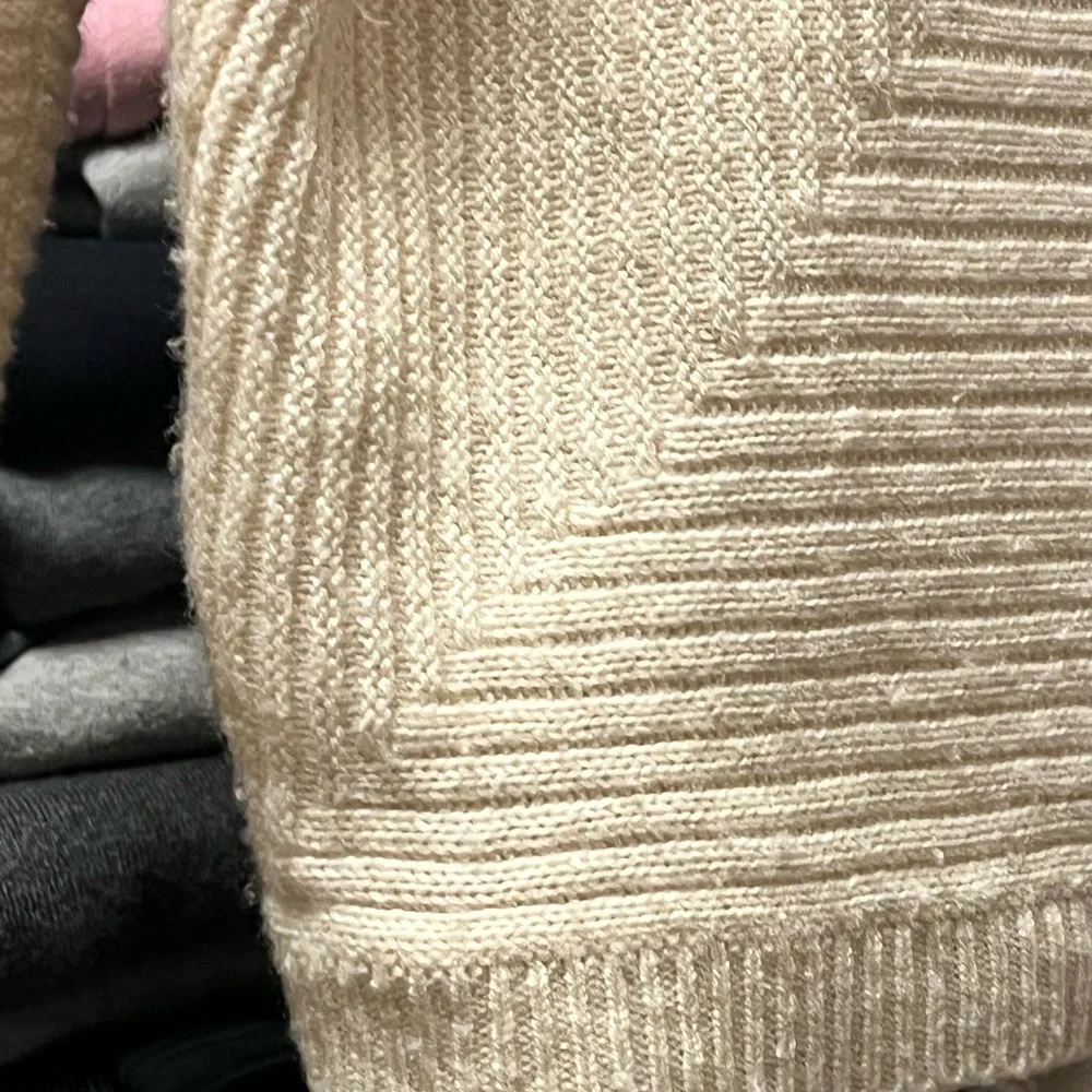 Uniqlo x Lemaire cream sweater - Picture 6 of 6